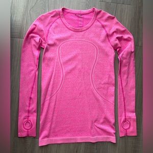 Lululemon women’s long sleeve swiftly top